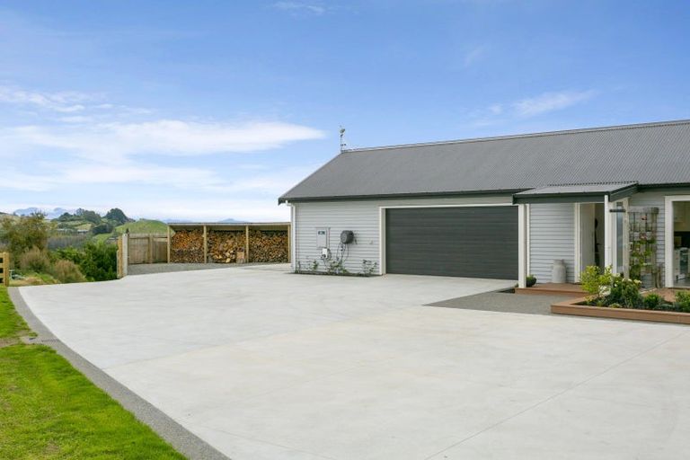 Photo of property in 48 Edge Hill, Acacia Bay, Taupo, 3385