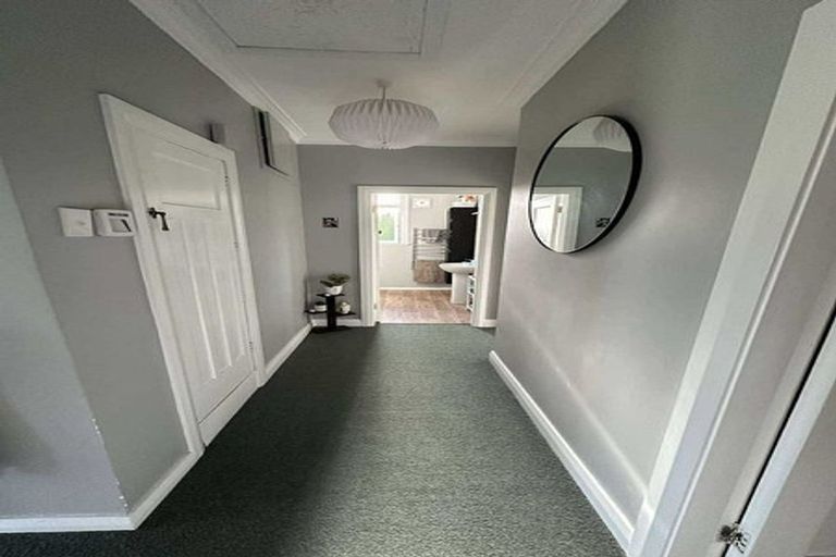 Photo of property in 10 Helen Street, Brooklyn, Wellington, 6021