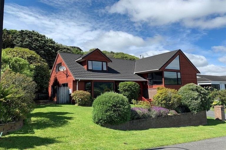 Photo of property in 99 Woodman Drive, Tawa, Wellington, 5028