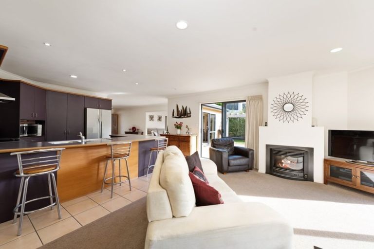 Photo of property in 25 Waipuna Grove, Welcome Bay, Tauranga, 3112