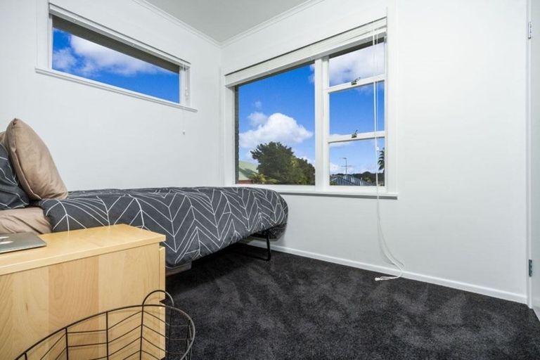 Photo of property in 1/818 East Coast Road, Oteha, Auckland, 0630