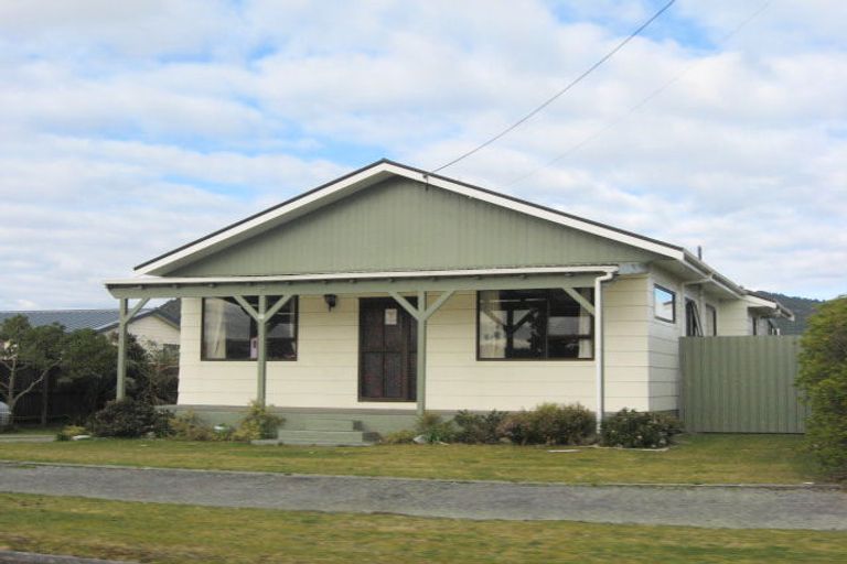 Photo of property in 33 Doyle Street, Blaketown, Greymouth, 7805