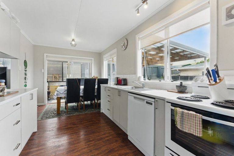 Photo of property in 28 Miro Street, Castlecliff, Whanganui, 4501