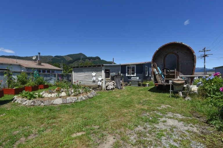 Photo of property in 81 Waller Street, Murchison, 7007