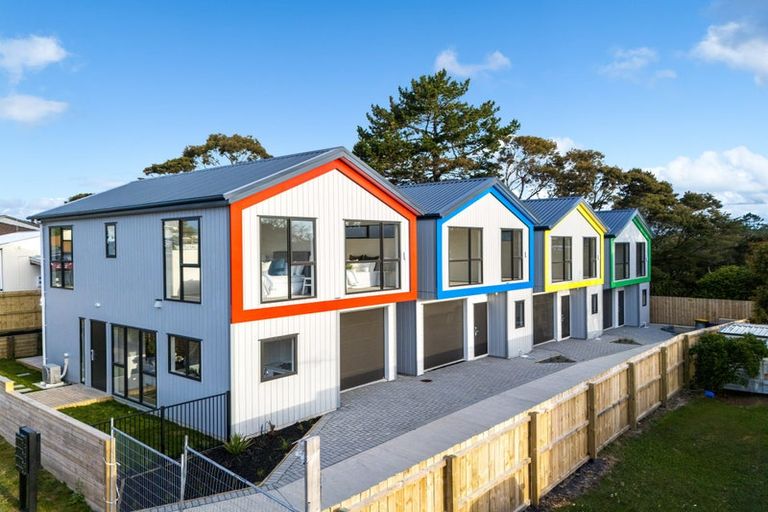 Photo of property in 23a West Harbour Drive, West Harbour, Auckland, 0618