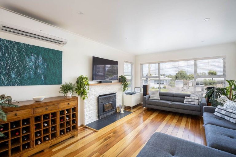 Photo of property in 10 Margaret Place, Merrilands, New Plymouth, 4312