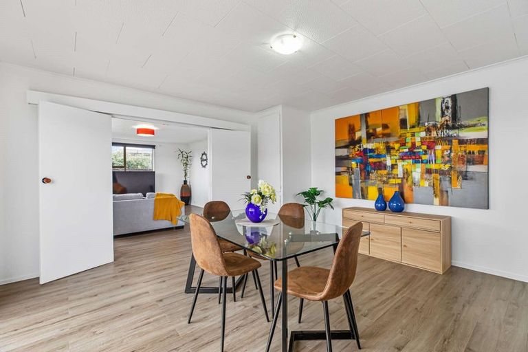 Photo of property in 11c Bamboo Grove, Kelston, Auckland, 0602