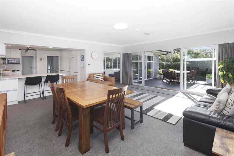 Photo of property in 10 Ashcroft Place, Burnside, Christchurch, 8053