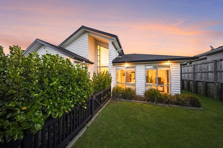 Photo of property in 12 Pommes Way, Silverdale, 0932