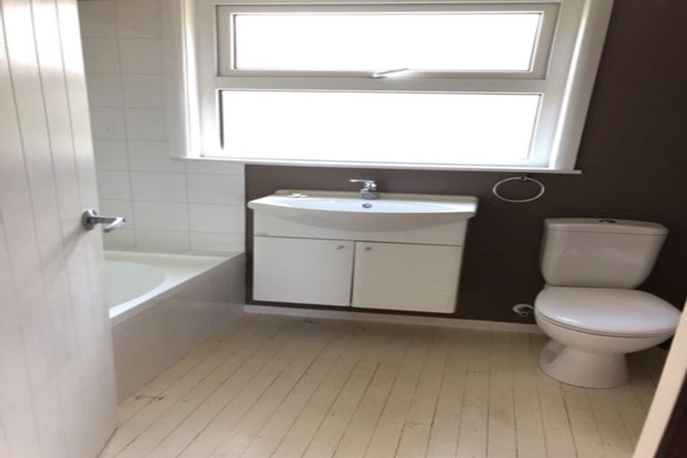 Photo of property in 3/24 Woodside Road, Massey, Auckland, 0614