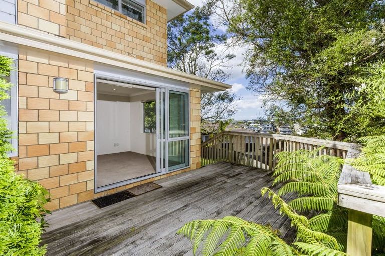 Photo of property in 44 Namsan Close, Fairview Heights, Auckland, 0632
