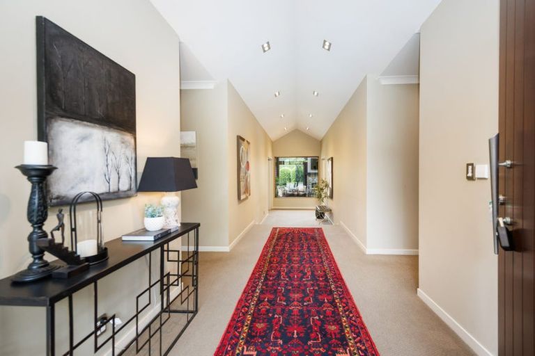 Photo of property in 7 Titirangi Drive, Fitzherbert, Palmerston North, 4471