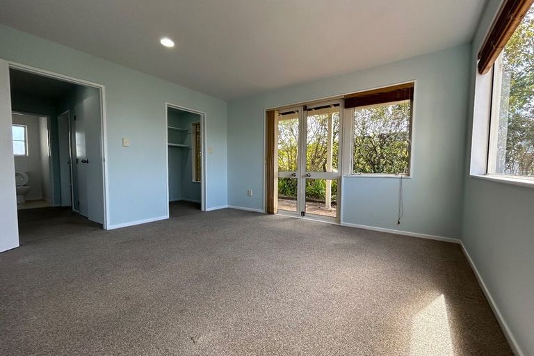 Photo of property in 2/991 Beach Road, Torbay, Auckland, 0630