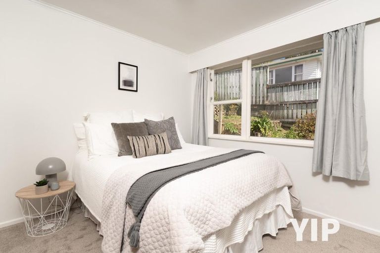 Photo of property in 114 Newlands Road, Newlands, Wellington, 6037