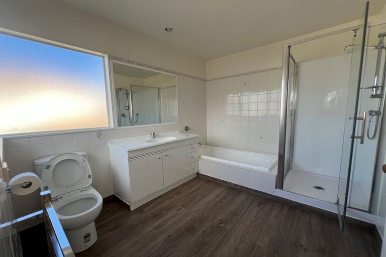 Photo of property in 36a Crichton Terrace, Hauraki, Auckland, 0622