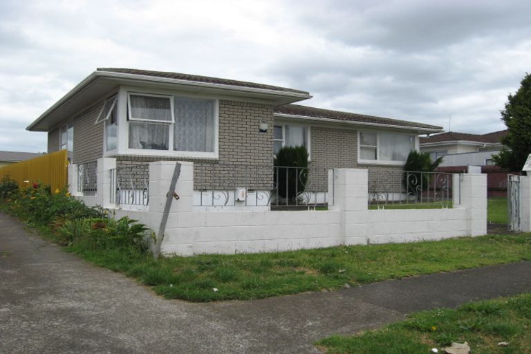 Photo of property in 90 Windrush Close, Mangere, Auckland, 2022