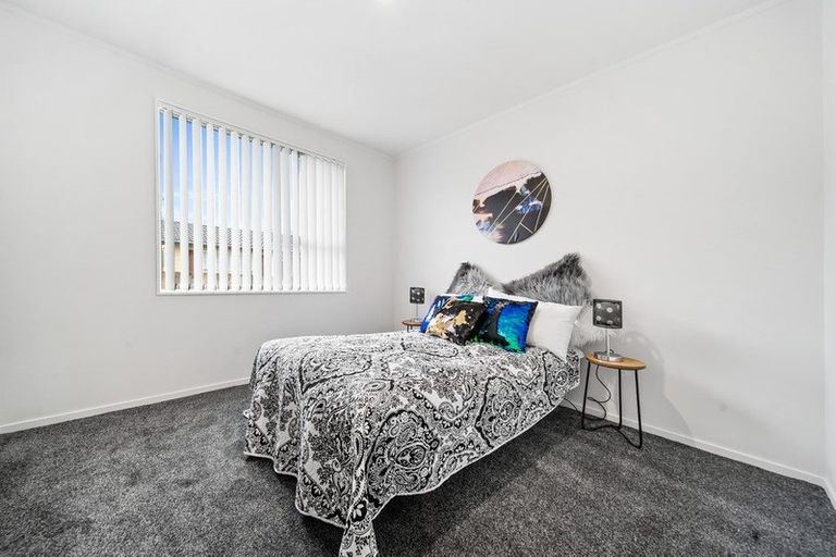 Photo of property in 1/3 Sparrow Place, Weymouth, Auckland, 2103