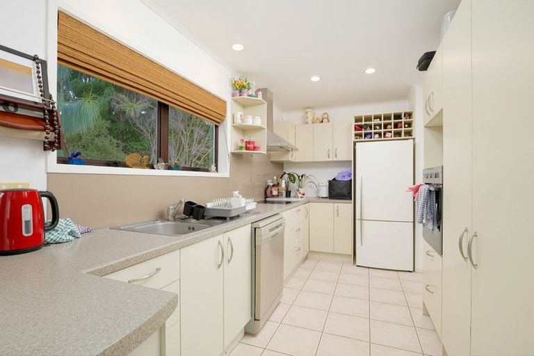Photo of property in 1 Cedar Heights Avenue, Massey, Auckland, 0614
