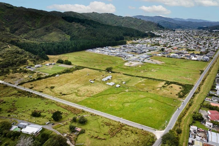Photo of property in 112 Upper Fitzherbert Road, Wainuiomata, 5373