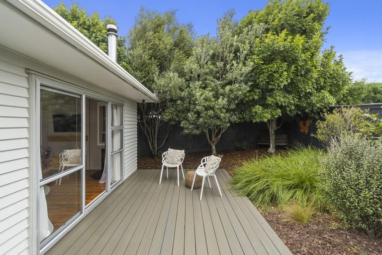 Photo of property in 3 Harding Avenue, Te Atatu South, Auckland, 0610