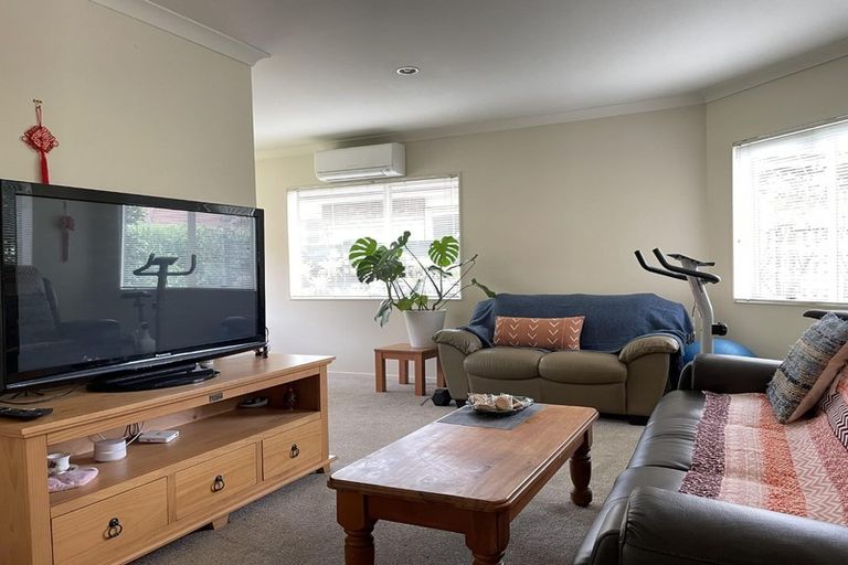 Photo of property in 6a Clearwater Cove, West Harbour, Auckland, 0618