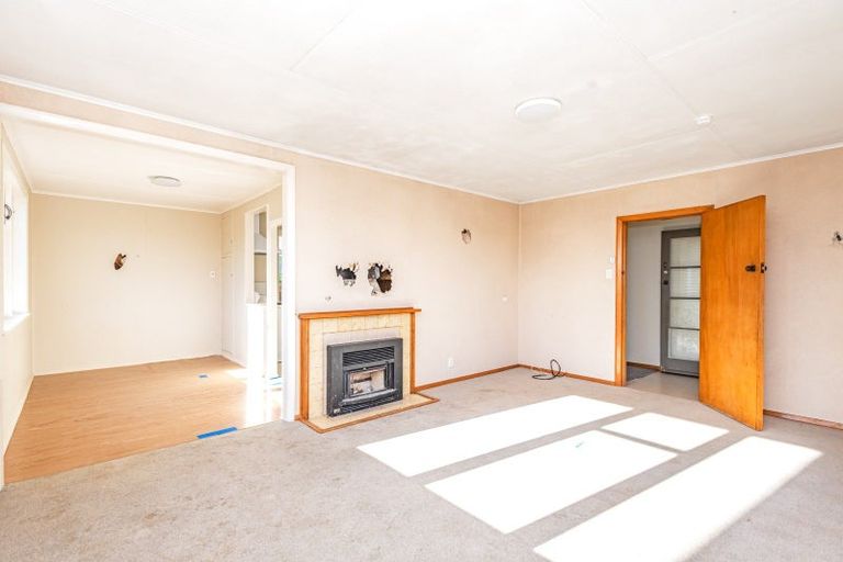 Photo of property in Clifton School, 71 Taumaihi Street, Bulls, 4818