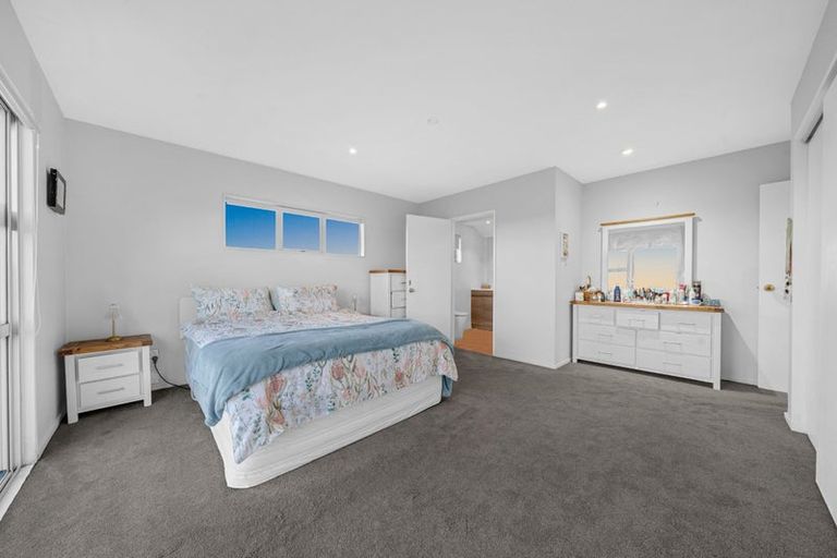 Photo of property in 10 San Fernando Way, Henderson, Auckland, 0612