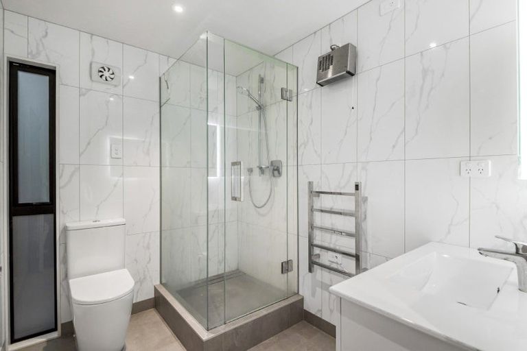 Photo of property in 3 Sandiacre Way, Browns Bay, Auckland, 0630