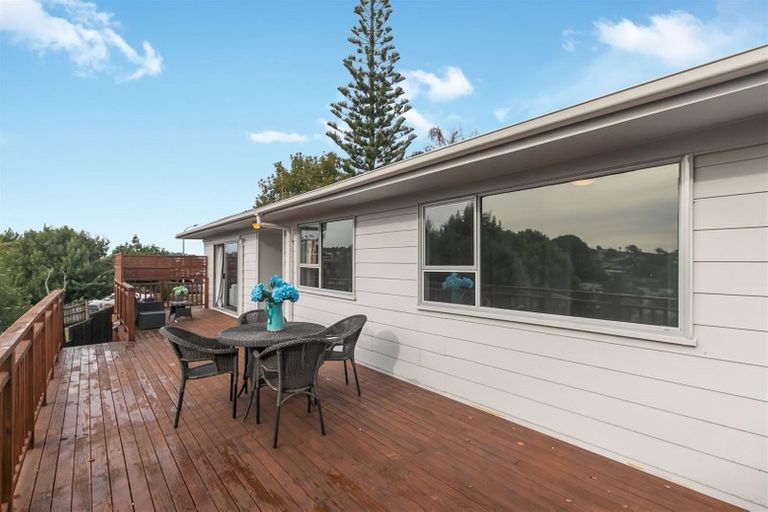 Photo of property in 8 Erica Road, Sunnynook, Auckland, 0620