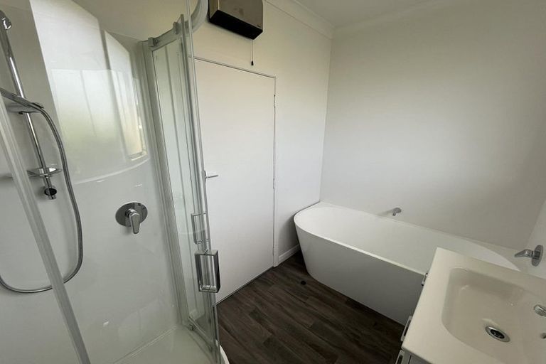 Photo of property in 8 Lowestoft Place, West End, Palmerston North, 4412