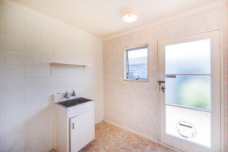 Photo of property in 2/293 Ruahine Street, Terrace End, Palmerston North, 4410