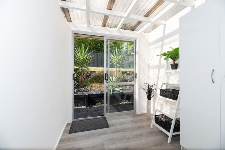 Photo of property in 2/34 Candia Road, Swanson, Auckland, 0614