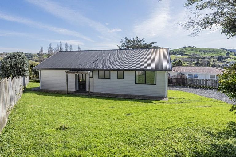 Photo of property in 11 View Street, Maungaturoto, 0520