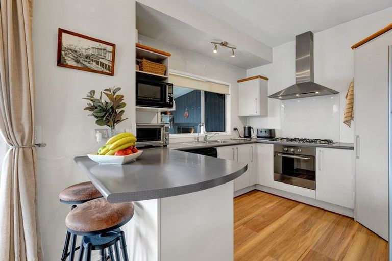 Photo of property in 10 Caledonia Place, Highlands Park, New Plymouth, 4312