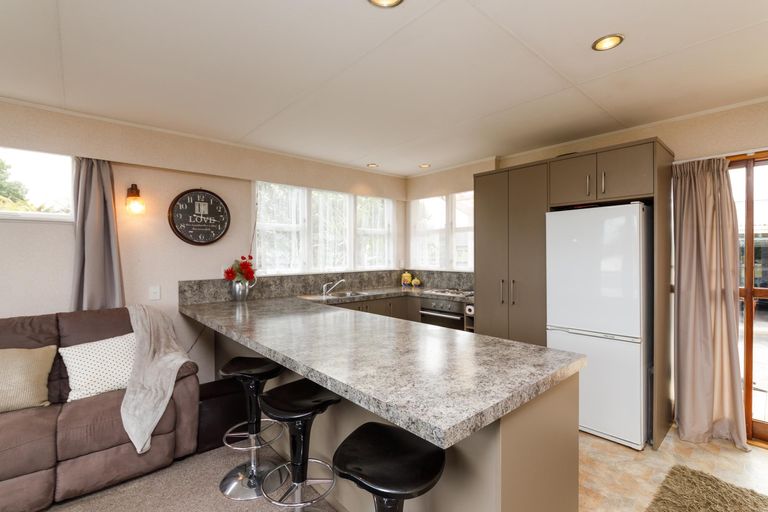 Photo of property in 14 Hartley Place, Awapuni, Palmerston North, 4412