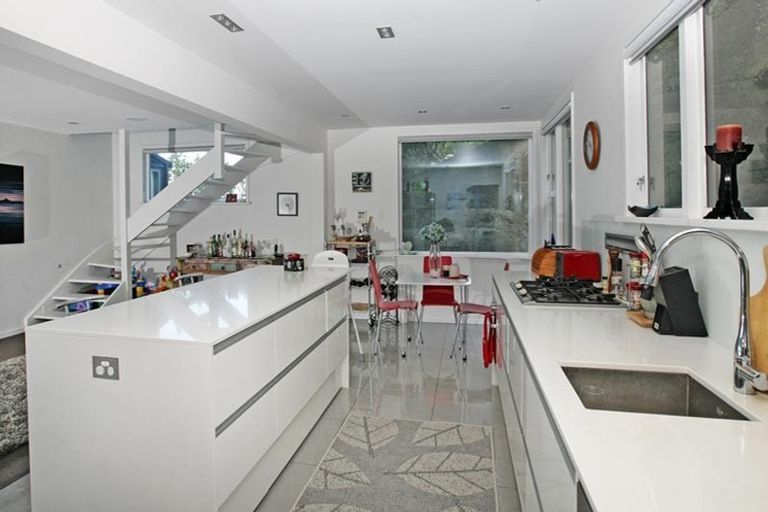 Photo of property in 150 The Esplanade, Houghton Bay, Wellington, 6023