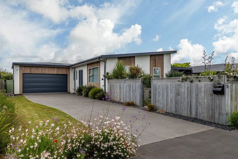 Photo of property in 5 Kingsbridge West, Burwood, Christchurch, 8083