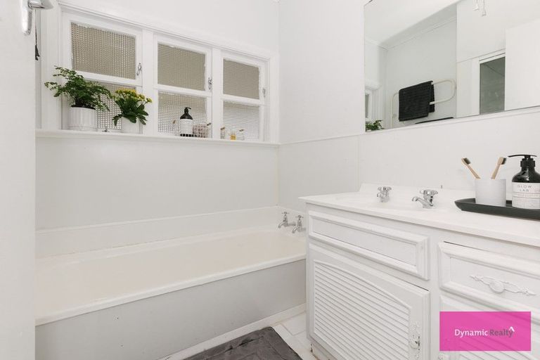 Photo of property in 33 Slacks Road, Awapuni, Palmerston North, 4412