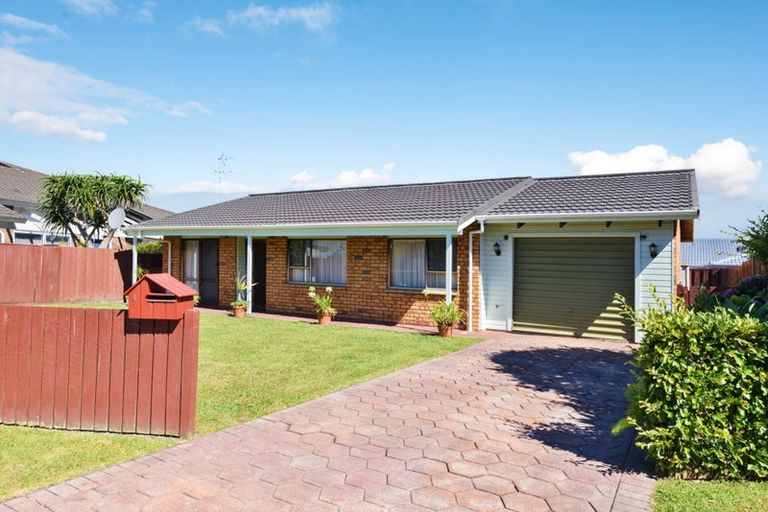 Photo of property in 4 Chablis Place, Henderson, Auckland, 0612