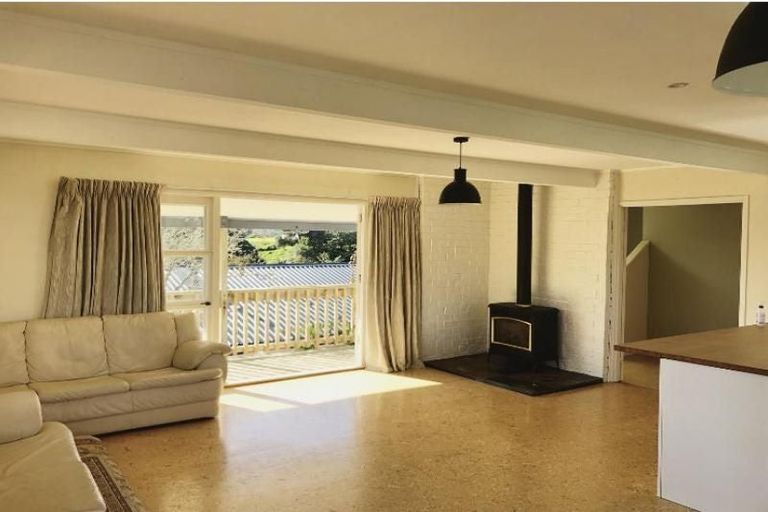 Photo of property in 119 Wairau Road, Oakura, 4314