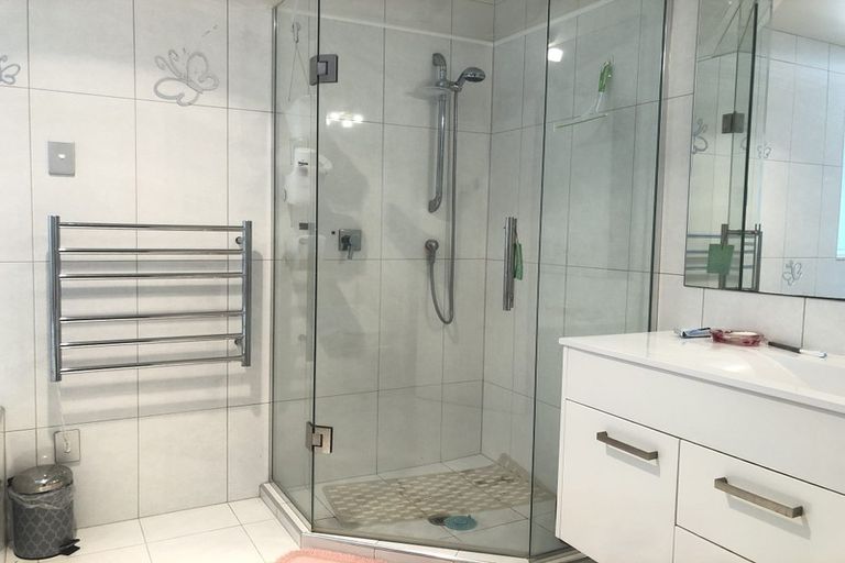 Photo of property in 46 Kate Sheppard Avenue, Torbay, Auckland, 0630