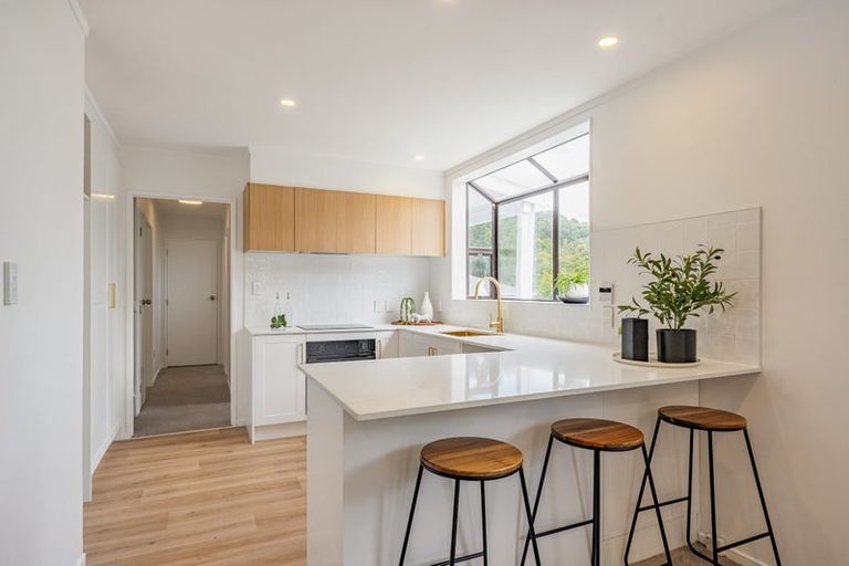 Photo of property in 13 King Charles Drive, Kingsley Heights, Upper Hutt, 5018