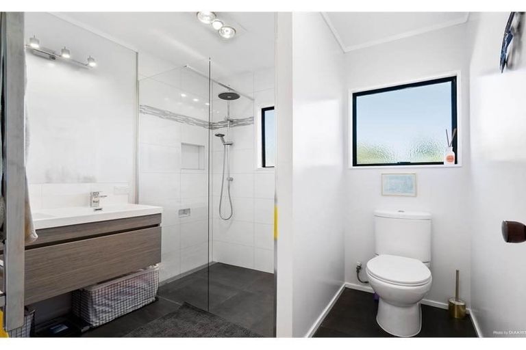 Photo of property in 10 Seaward Place, Wattle Downs, Auckland, 2103