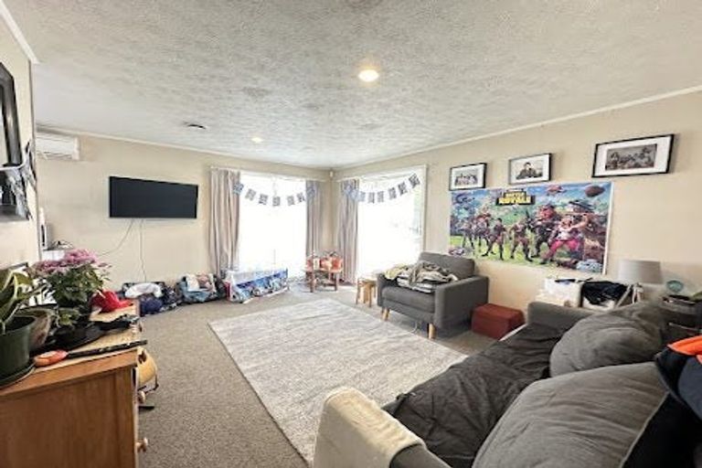 Photo of property in 5 Gibbons Road, Weymouth, Auckland, 2103