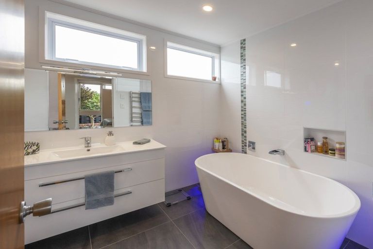 Photo of property in 157 Rongotai Road, Kilbirnie, Wellington, 6022