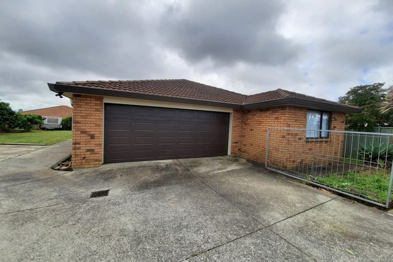 Photo of property in 10 Waldos Way, Mangere, Auckland, 2022