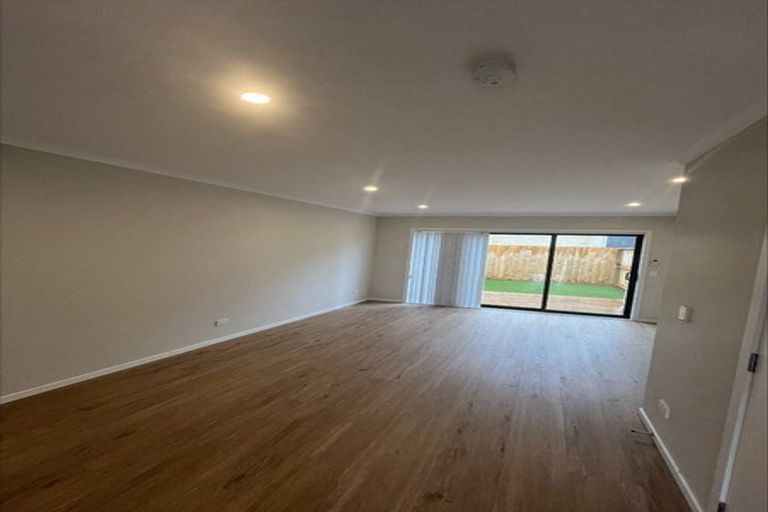 Photo of property in 32/125b Metcalfe Road, Ranui, Auckland, 0612