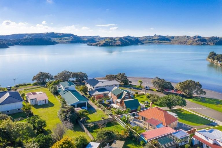 Photo of property in 5 Puriri Street, Raglan, 3225
