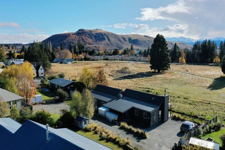 Photo of property in 4 Dwyer Place, Lake Tekapo, 7999