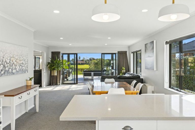 Photo of property in 10 Cottonwood Close, Paraparaumu Beach, Paraparaumu, 5032